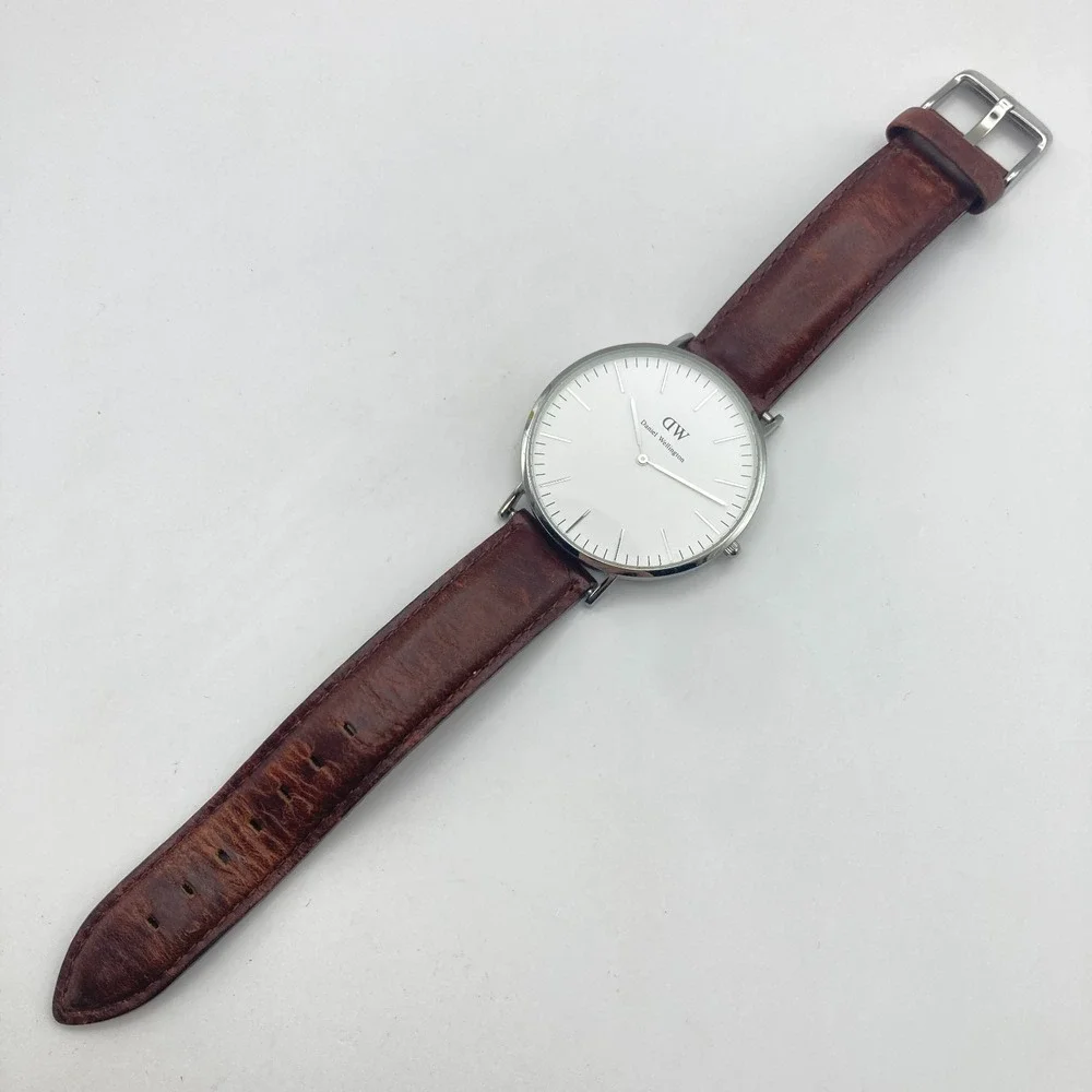 Daniel Wellington Men's Watch 41mm Silver Tone Leather WR 30M New Battery 8.5